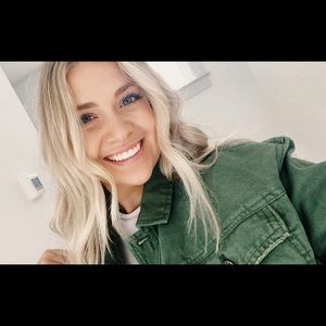 Meet your Posher, Courtney